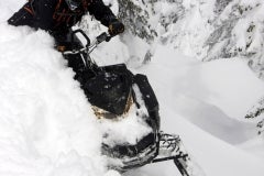 2019-Ski-Doo-Summit-X-3