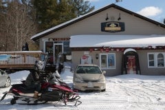 Frosty-Pint-Pub-Snowmobiles