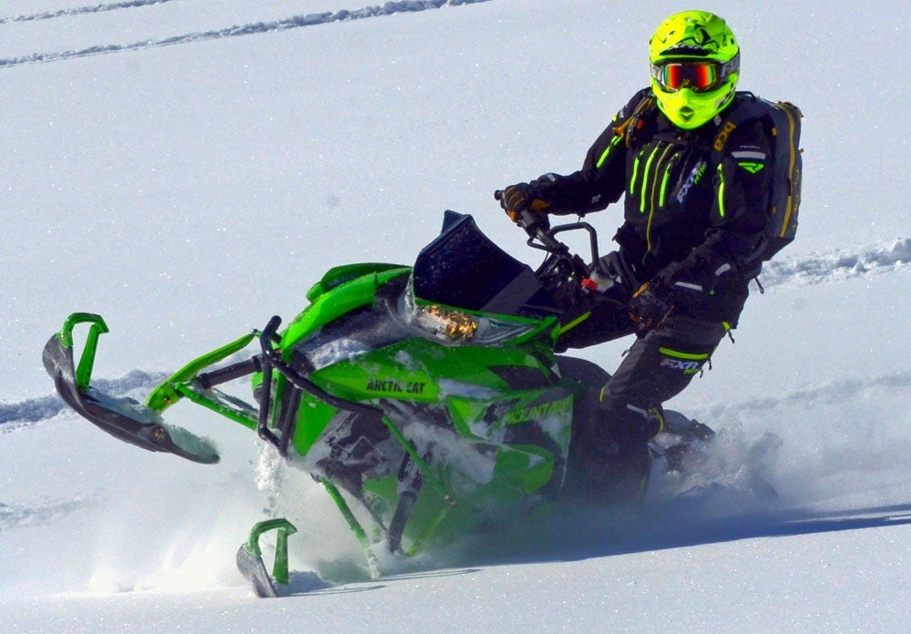 2017 Arctic Cat M 8000 Mountain Cat Action Rolling