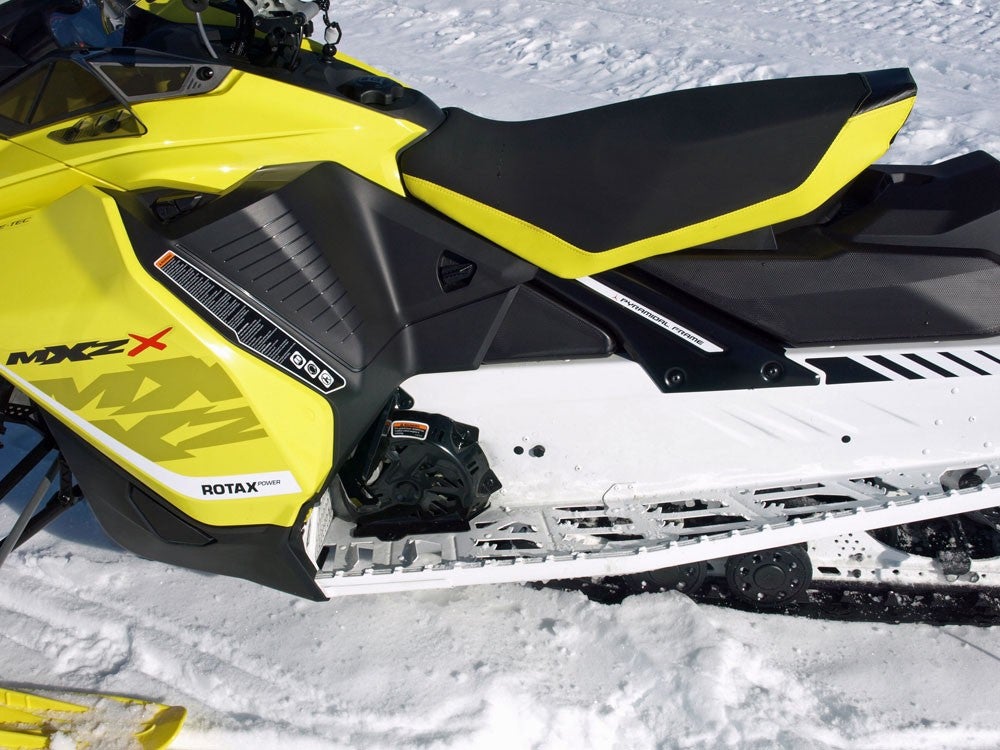 2017 Ski-Doo MXZ X 850 Footwell