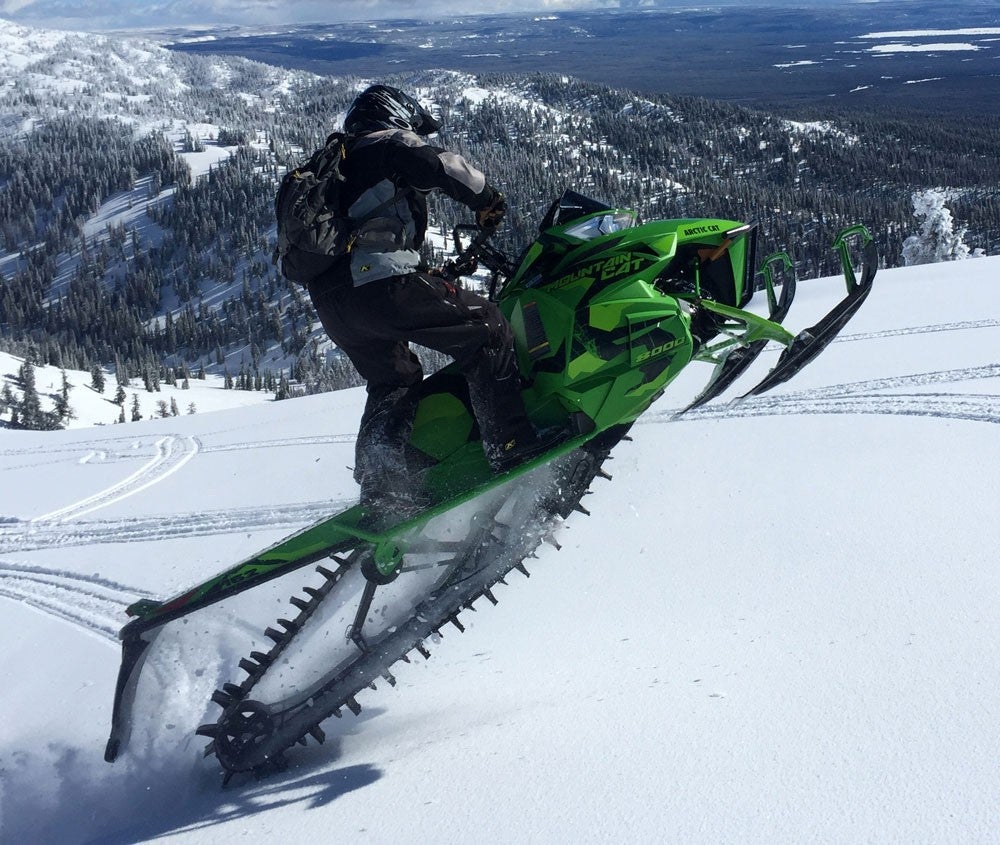 2018-Arctic-Cat-M8000-Sno-Pro-Action-10