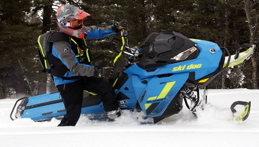 2018 Ski-Doo 850 Summit X 175 Action Sidehill