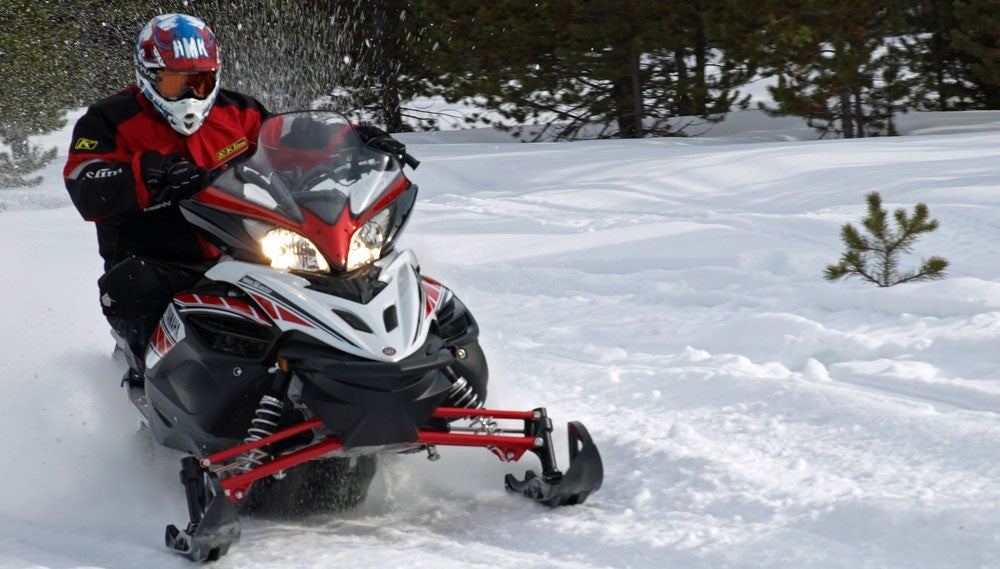 2018 Yamaha Apex LE Action Cornering