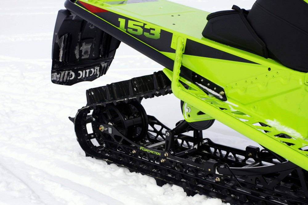  The Float-Action rear suspension and Power Claw track with three-inch paddles give the Mountain Cat the lift and float steep-and-deep riders desire when taking on the boondocks. 