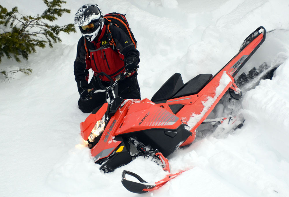 2019 Ski-Doo Summit X 165 3