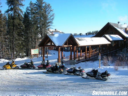 The entrance of the beautiful Auberge du Lac Taureau in Saint-Michel-des-Saints.