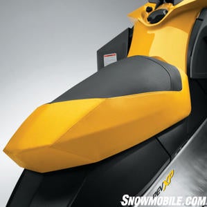 Shaped and stylish racing-inspired seat provides more rider-friendly room.