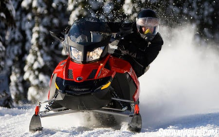 Ski-Doo’s GSX SE utilizes fade-resistant HPG shocks on its double A-arm front suspension.