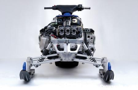 Designed to accommodate the three-cylinder, 4-stroke engine, Yamaha’s Deltabox chassis enhances rigidity.