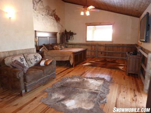 Tabby Mountain Lodge Room