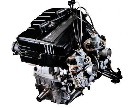 102913-Suzuki-570-Engine