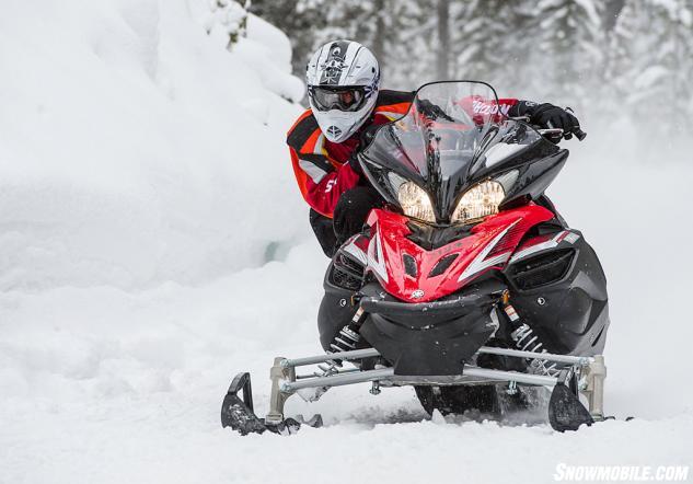 2014 Yamaha Apex Action Red