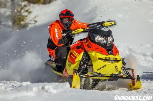 2015 Ski-Doo Renegade XRS 800 ETEC Action Cornering