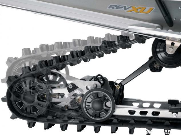 The Expedition LE’s 154-inch track length spins easily around a SC-5U extended length parallel rail suspension that features articulated rails that ca