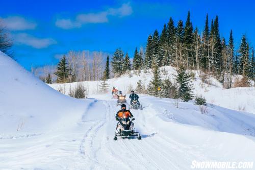 Group-Snowmoible-Ride-Ontario