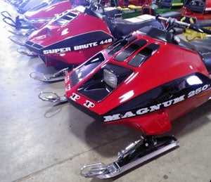 The Alouette’s resemblance to the Rupp in the background was deliberate thanks to a merger of the brands. Alouette and Rupp Vintage Snowmobiles