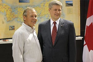 Canadian Prime Minister Stephen Harper (right) with ISMA President Ed Klim.