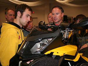 Chief instructor Greg Goodwin shows the assembled group of racers how to use the gauge pack for acquiring two minutes of data. 